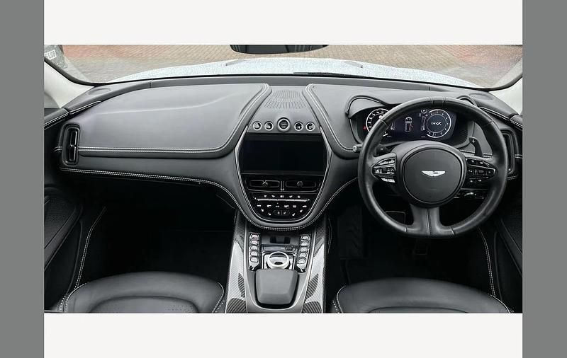 Used Aston Martin DBX 550 HP (404 kW) 2021 White SUV