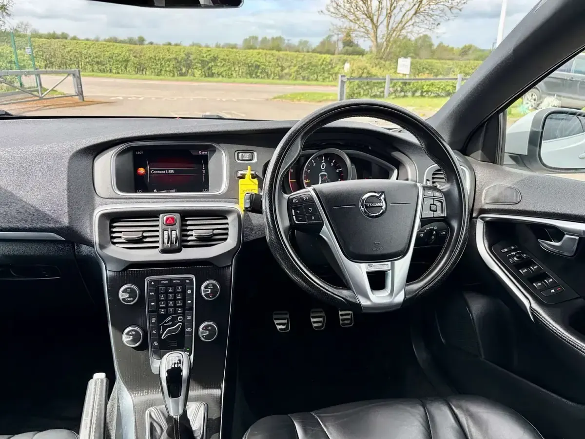 Used Volvo V40 R-Design Pro 2017 White Hatchback
