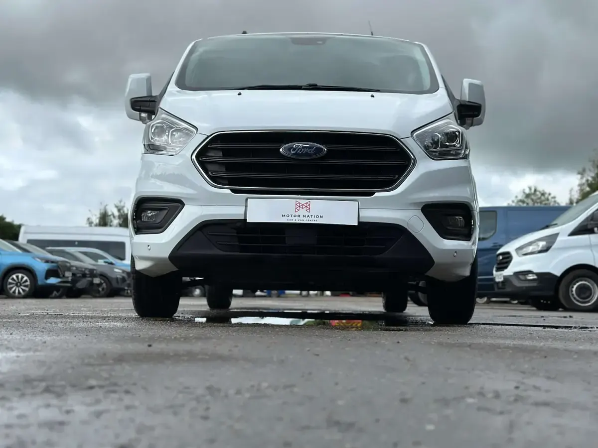 Used Ford Transit Custom Limited 130 HP (95 kW) 2023 White Van
