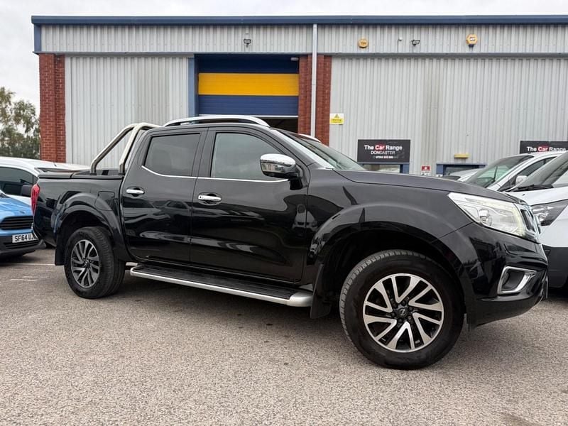 Black Used 2017 Nissan Navara Tekna Pickup | £12,999 (Good price) - Image 1/4