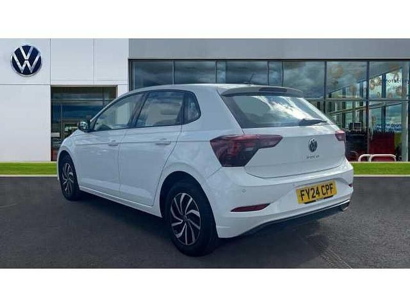 Used VW Polo Life 95 HP (69 kW) 2024 Pure white Hatchback