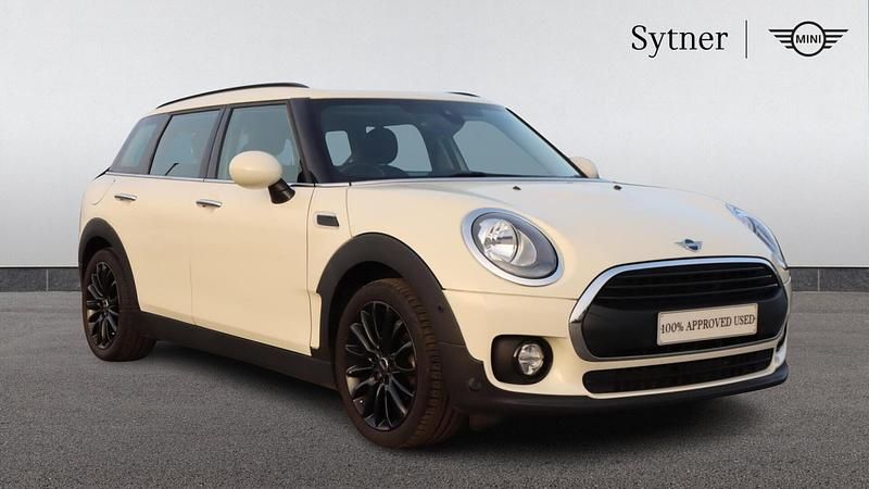 Used Mini One Clubman 101 HP (74 kW) 2019 White Estate