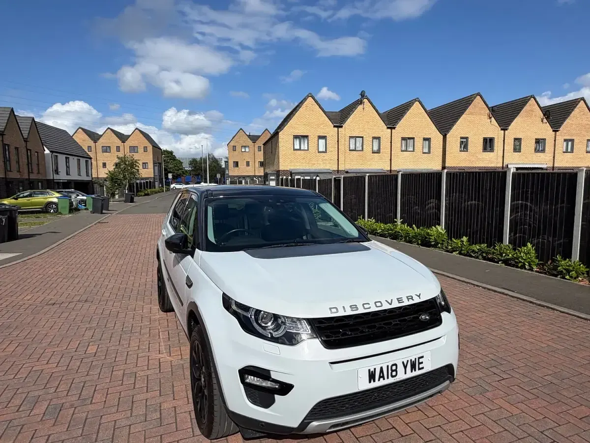 Used Land Rover Discovery 5 HSE 2018 White SUV