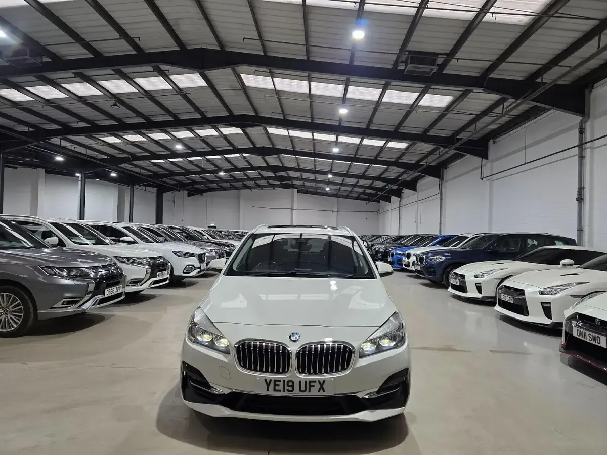 Used BMW 220 Luxury Line 189 HP (139 kW) 2019 White Estate