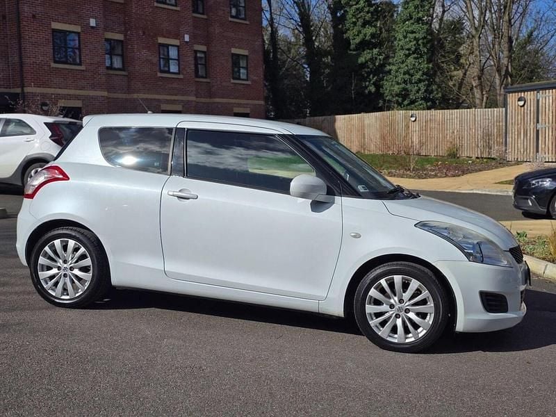 Used Suzuki Swift SZ3 94 HP (69 kW) 2013 White Hatchback