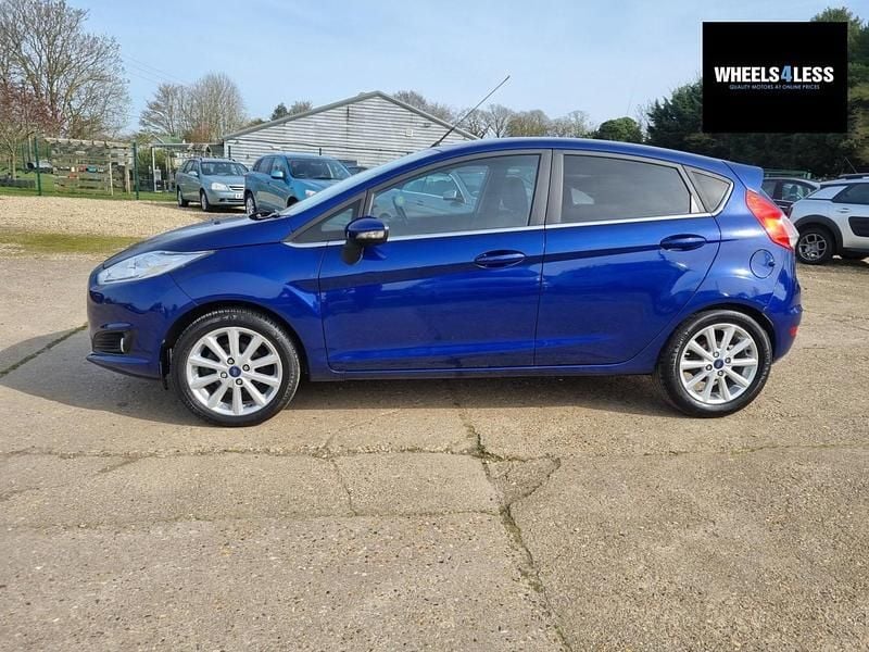 Used Ford Fiesta Titanium 100 HP (73 kW) 2017 Blue Hatchback