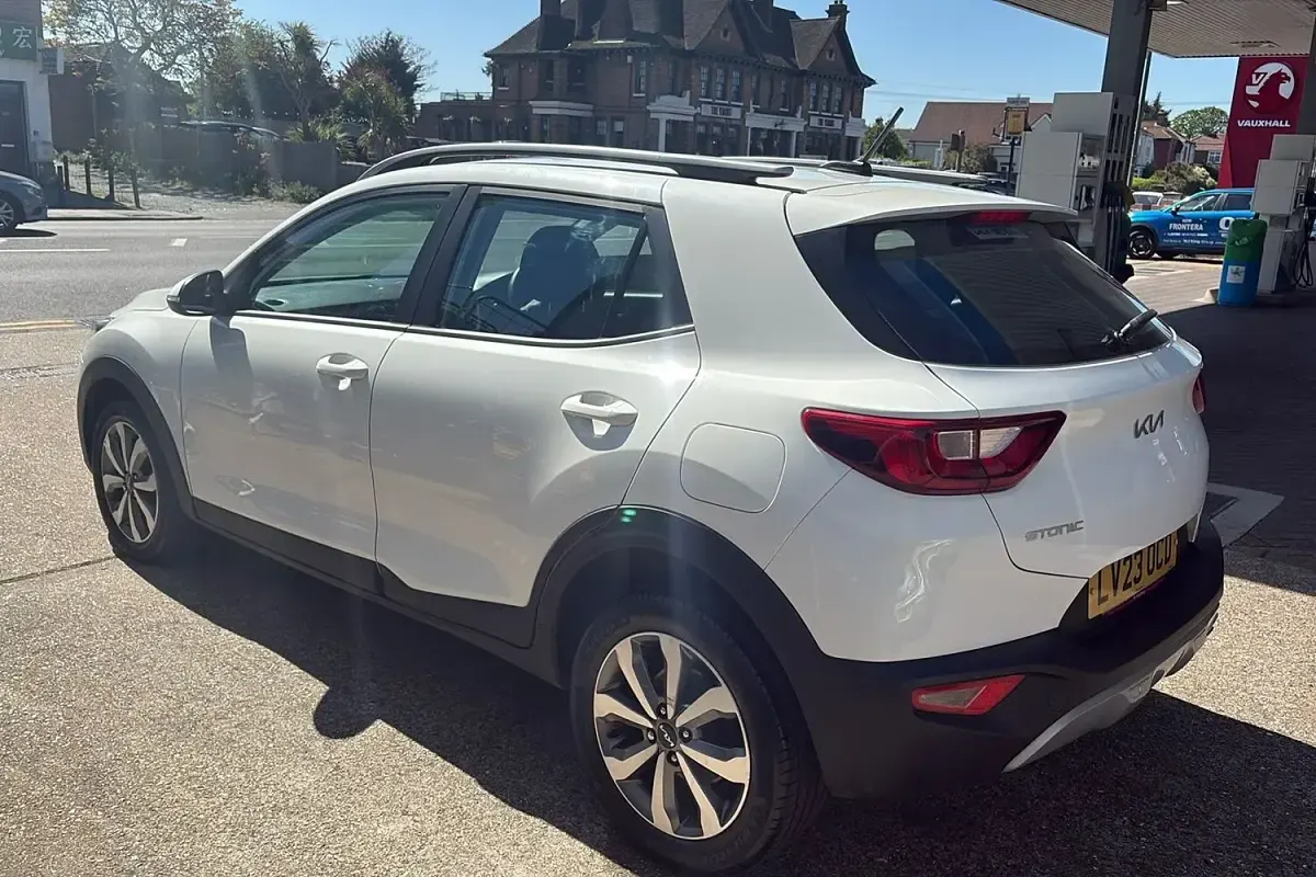 Used Kia Stonic 100 HP (73 kW) 2023 White SUV