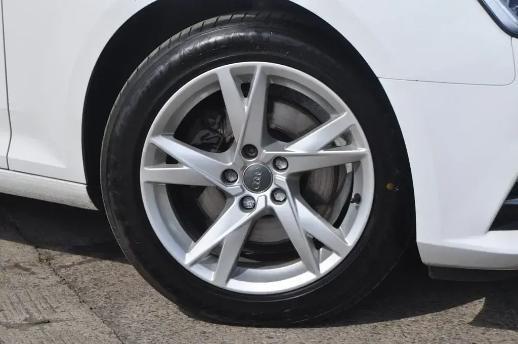 Używany Audi A4 Sport 150 KM (110 kW) 2016 Biały Sedan/Limuzyna