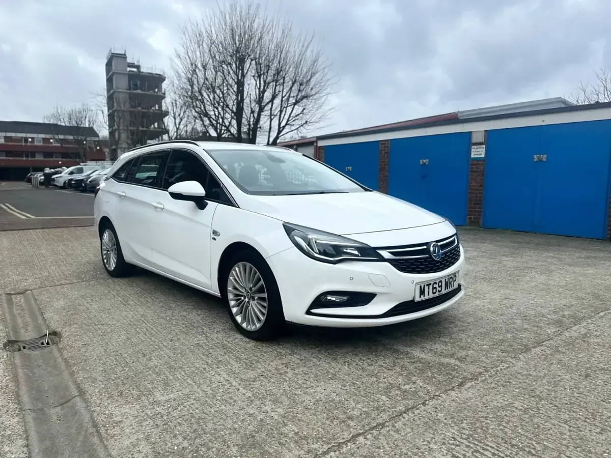 Gebraucht Vauxhall Astra Elite 136 PS (100 kW) 2019 Weiß Kombi