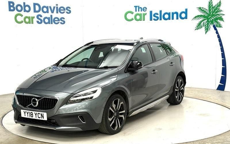 Used Volvo V40 Pro 152 HP (111 kW) 2019 Hatchback