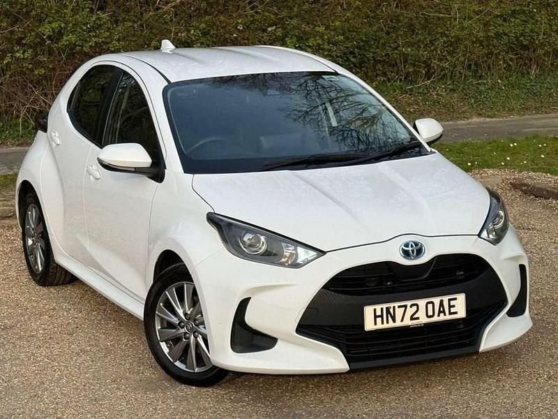 Used Toyota Yaris Hybrid 113 HP (83 kW) 2022 White Hatchback