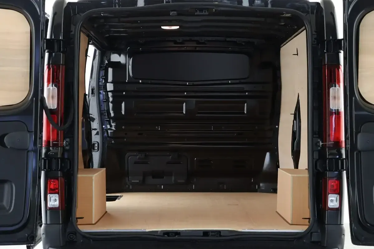 New Renault Trafic 2025 Black MPV