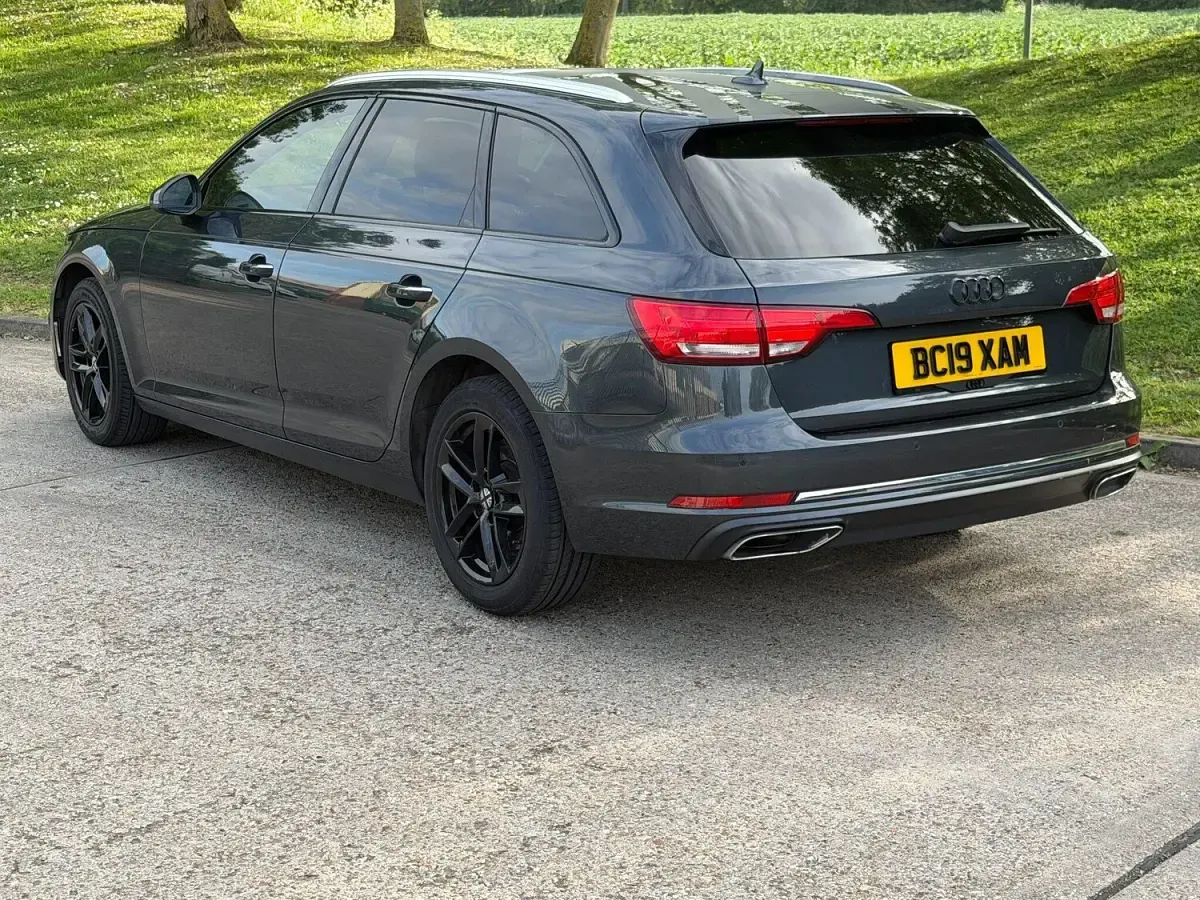 Used Audi A4 Comfort 150 HP (110 kW) 2019 Grey Estate