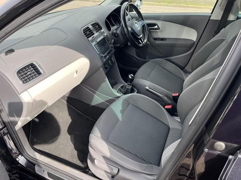 Used VW Polo Design 75 HP (55 kW) 2015 Black Hatchback