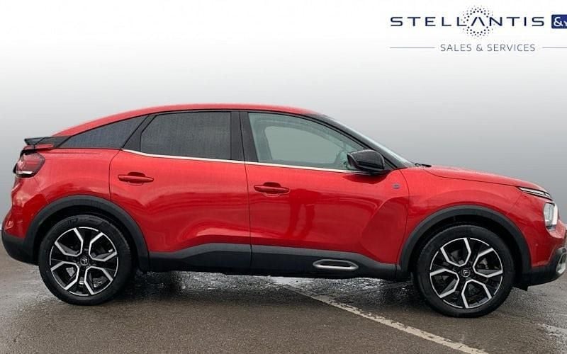 Used Citroën e-C4 Shine 100 kW (136 HP) 2022 Red Hatchback