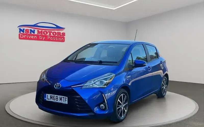 Used Toyota Yaris 101 HP (74 kW) 2018 Blue Hatchback