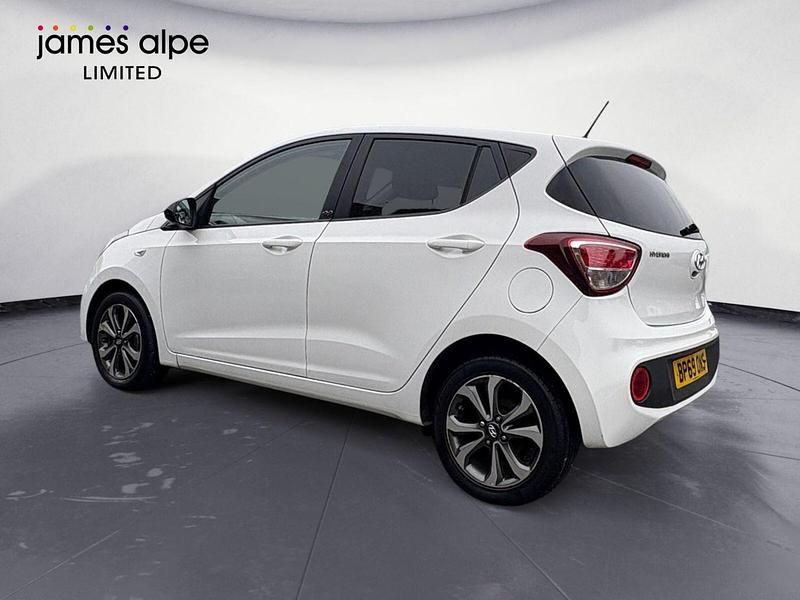 Used Hyundai i10 67 HP (49 kW) 2019 White Hatchback
