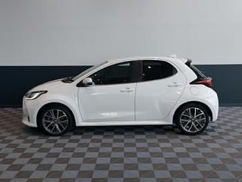 Used Toyota Yaris Hybrid 116 HP (85 kW) 2023 White Hatchback