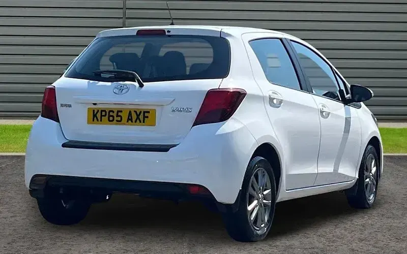 Used Toyota Yaris 99 HP (72 kW) 2016 Hatchback