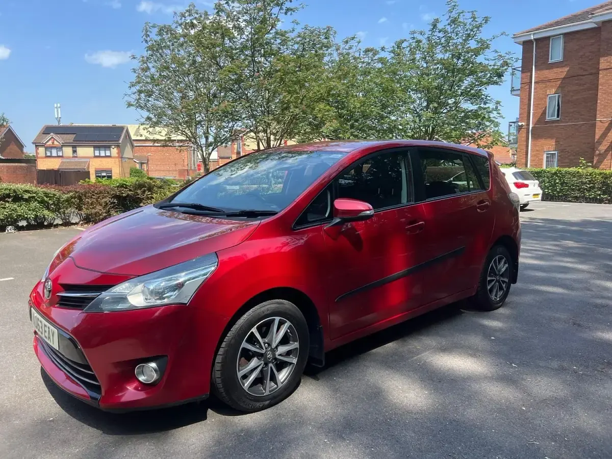 Used Toyota Verso 147 HP (108 kW) 2013 Red MPV