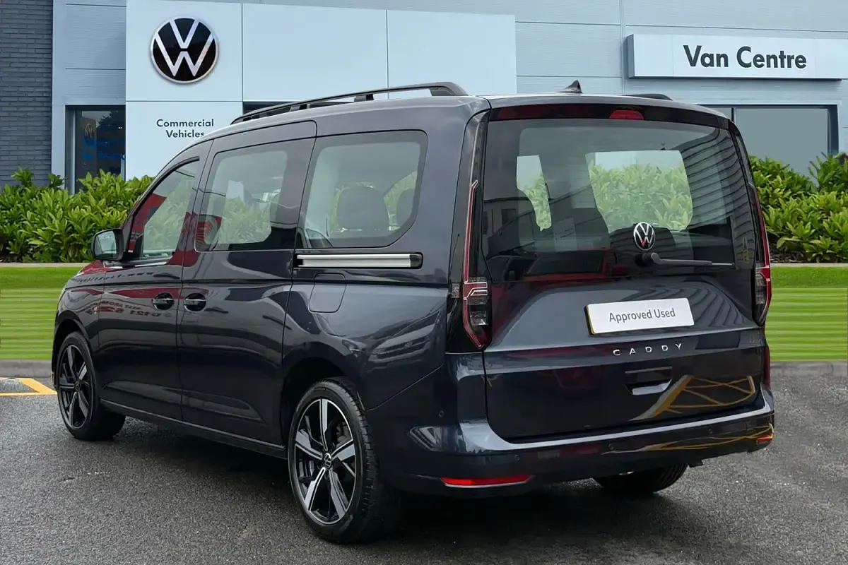 Used VW Caddy Maxi Life 122 HP (89 kW) 2025 Blue MPV