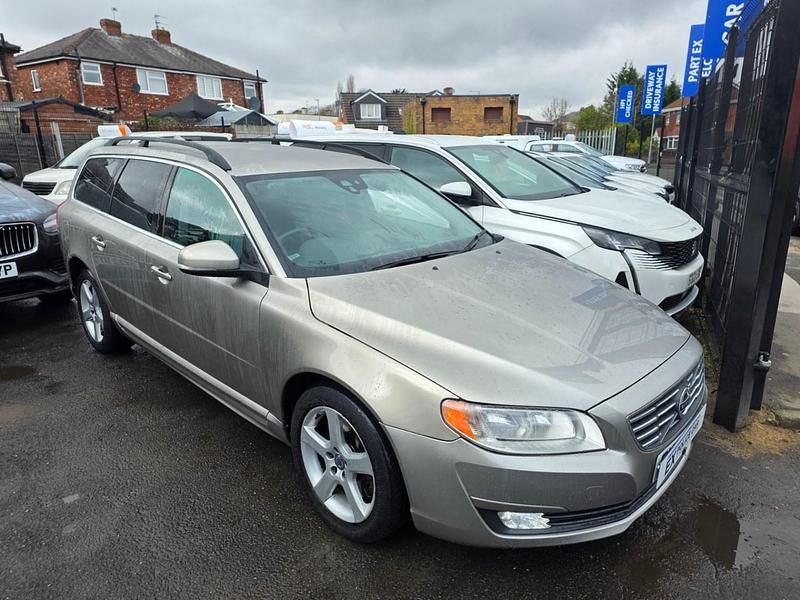Used Volvo V70 SE 2017 Gold Estate
