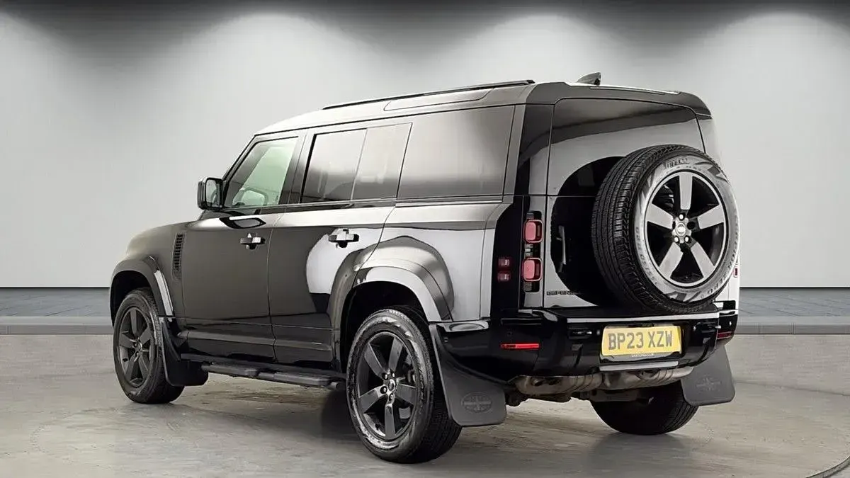 Usado Land Rover Defender HSE Dynamic 2023 Preto SUV