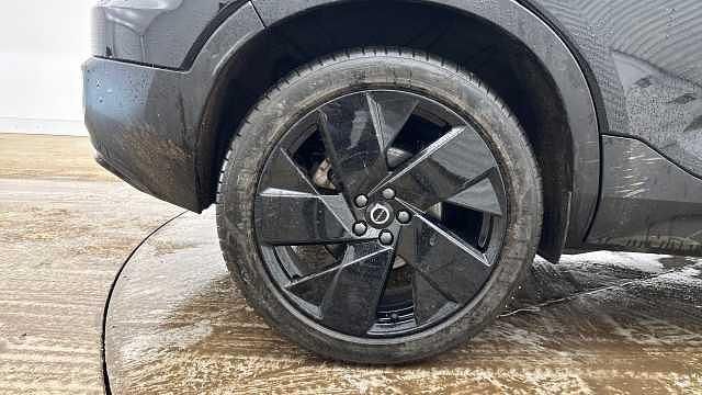 Used Volvo XC40 Plus 194 HP (142 kW) 2025 Black SUV