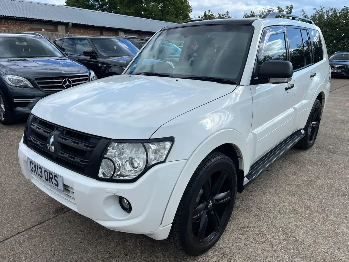 Used Mitsubishi Shogun 197 HP (144 kW) 2013 White SUV