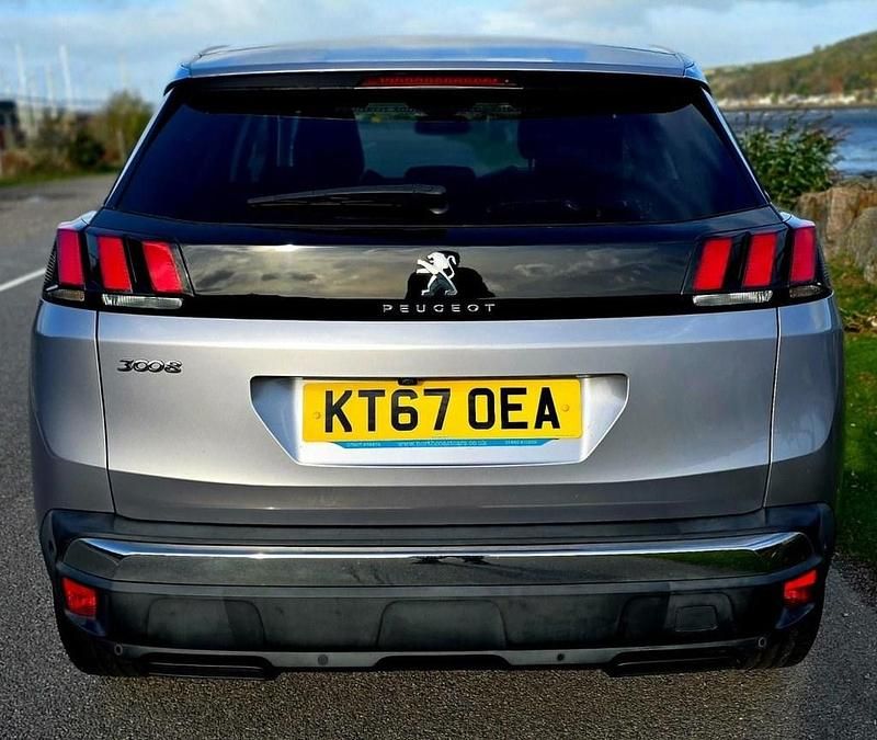 Used Peugeot 3008 Allure 120 HP (88 kW) 2018 Grey Hatchback