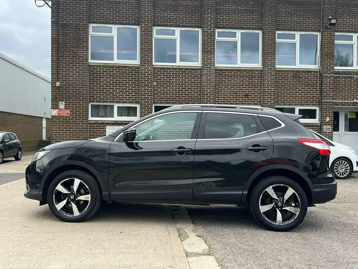 Used Nissan Qashqai N-TEC 110 HP (80 kW) 2015 Black SUV