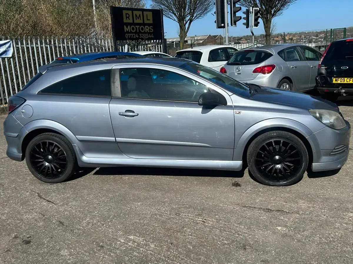 Używany Vauxhall Astra Sport 115 KM (84 kW) 2009 Srebrny Hatchback