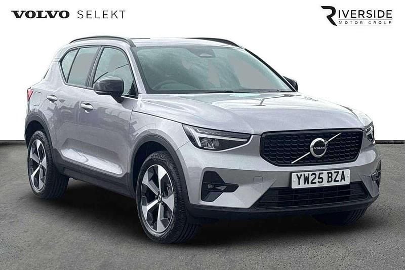 Aurora silver New 2025 Volvo XC40 Plus SUV | £33,950 (Fair price) - Image 1/4