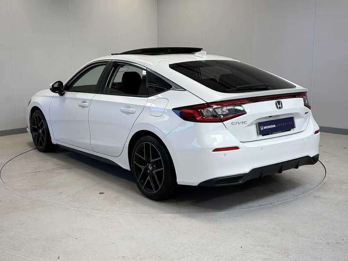 Used Honda Civic Advance 143 HP (105 kW) 2024 White Hatchback