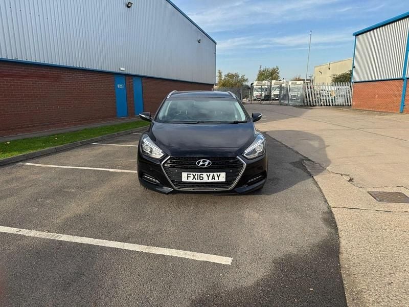 Black Used 2016 Hyundai i40 SE Estate | £2,999 (Good price) - Image 1/4