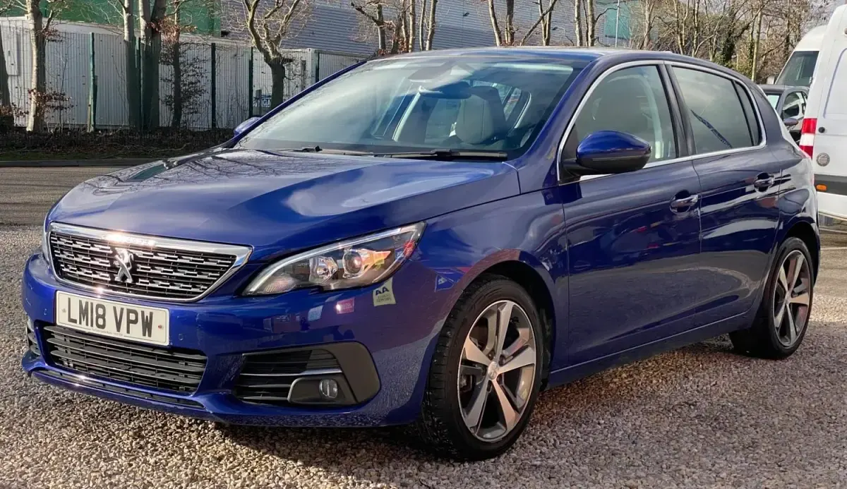 Gebraucht Peugeot 308 Allure 130 PS (95 kW) 2018 Blau Kleinwagen