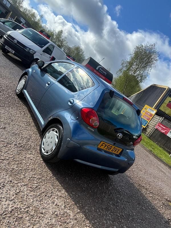 Used Toyota Aygo 67 HP (49 kW) 2008 Blue Hatchback