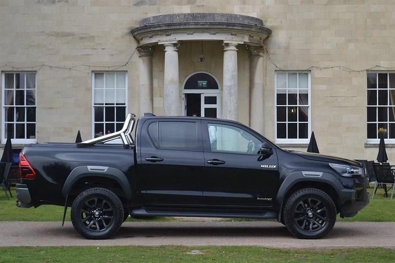 Used Toyota HiLux 201 HP (147 kW) 2022 Black Pickup