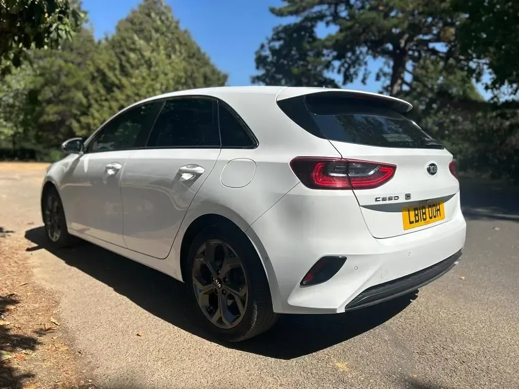 Used Kia Ceed First Edition 140 HP (102 kW) 2018 White Hatchback