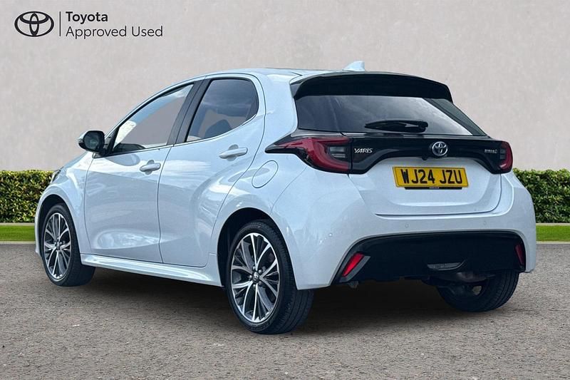 Used Toyota Yaris Hybrid 116 HP (85 kW) 2024 Platinum white pearl