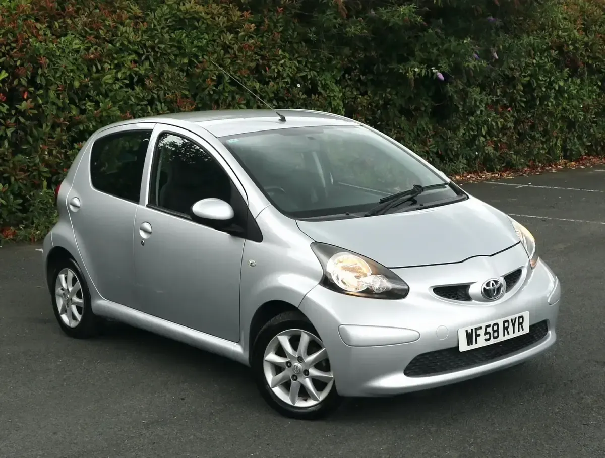 Used Toyota Aygo Platinum 67 HP (49 kW) 2008 Silver Hatchback