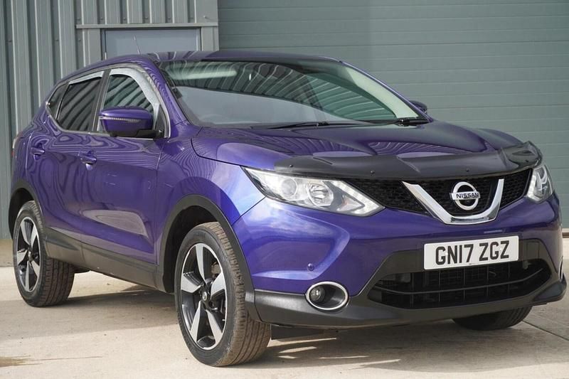 Blue Used 2017 Nissan Qashqai N-Connecta SUV | £8,995 (Fair price) - Image 1/4