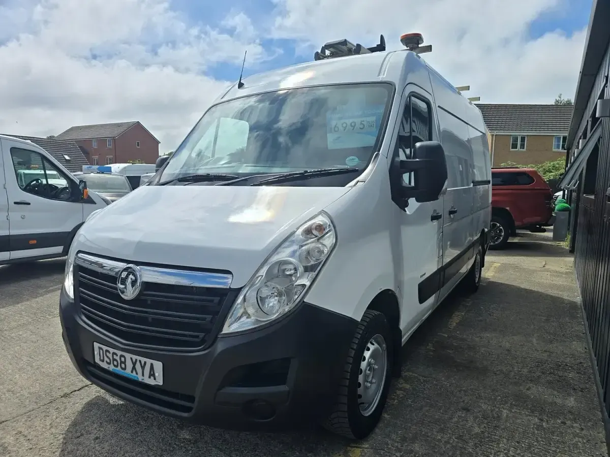 Used Vauxhall Movano 130 HP (95 kW) 2019 White MPV