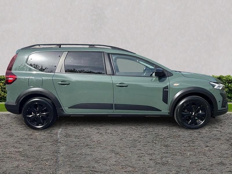 Used Dacia Jogger Extreme 2023 Green MPV