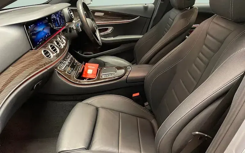 Usado Mercedes E200 197 HP (144 kW) 2022 Prateado Sedan