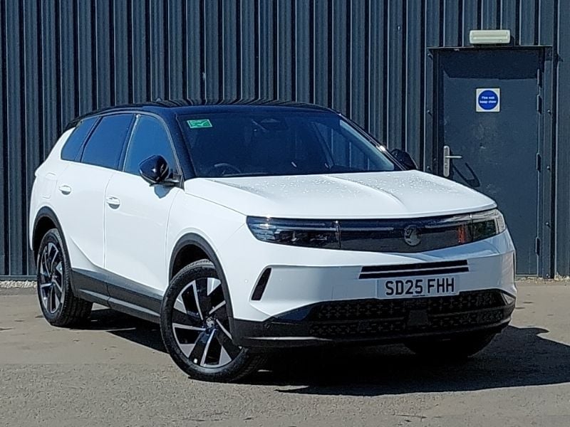 Brilliant paint arctic white New 2025 Vauxhall Grandland X Ultimate SUV | £31,998 (Fair price) - Image 1/4
