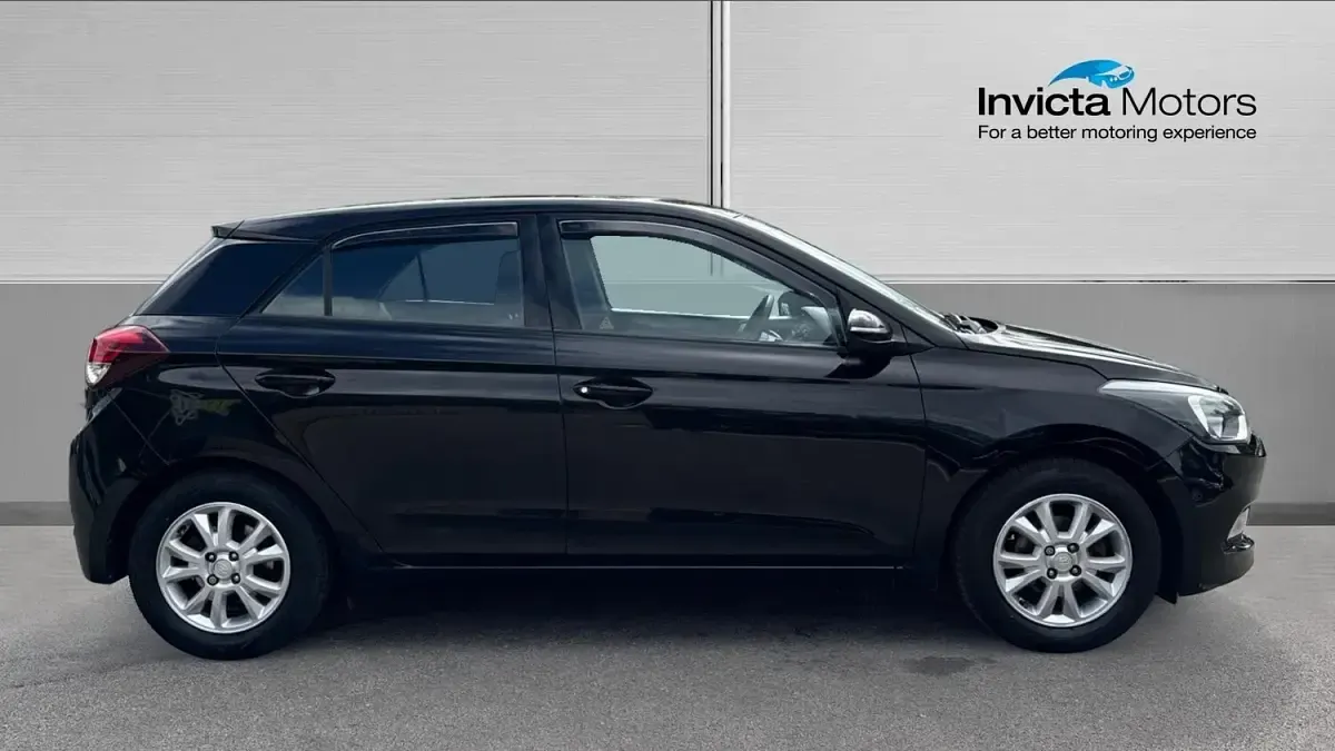 Used Hyundai i20 SE 84 HP (61 kW) 2017 Phantom black metallic Hatchback