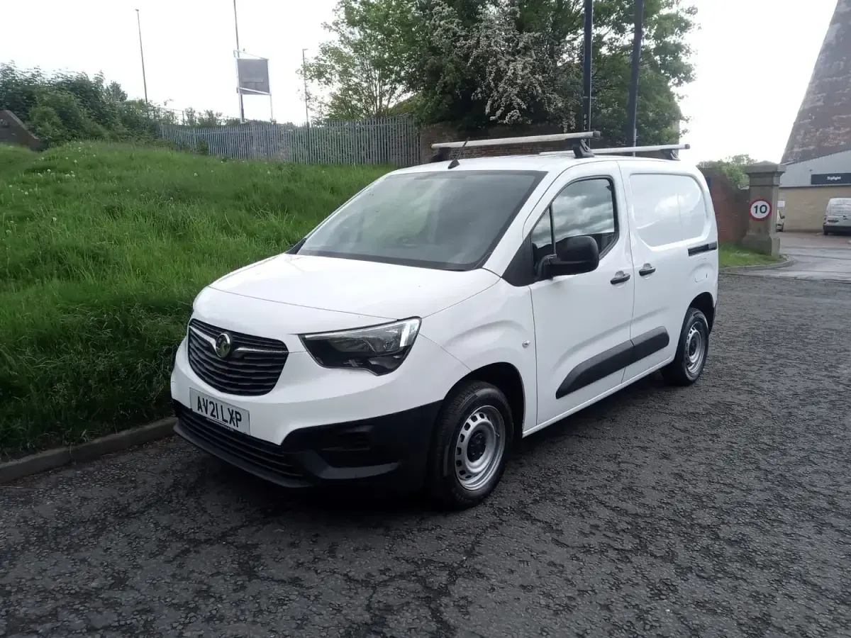 Used Vauxhall Combo 75 HP (55 kW) 2021 White MPV