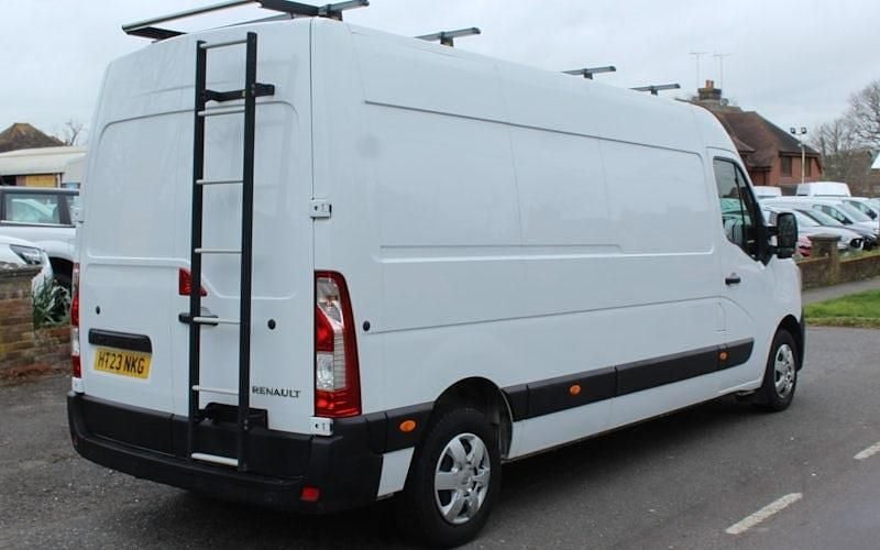 Used Renault Master Business 135 HP (99 kW) 2023 White MPV