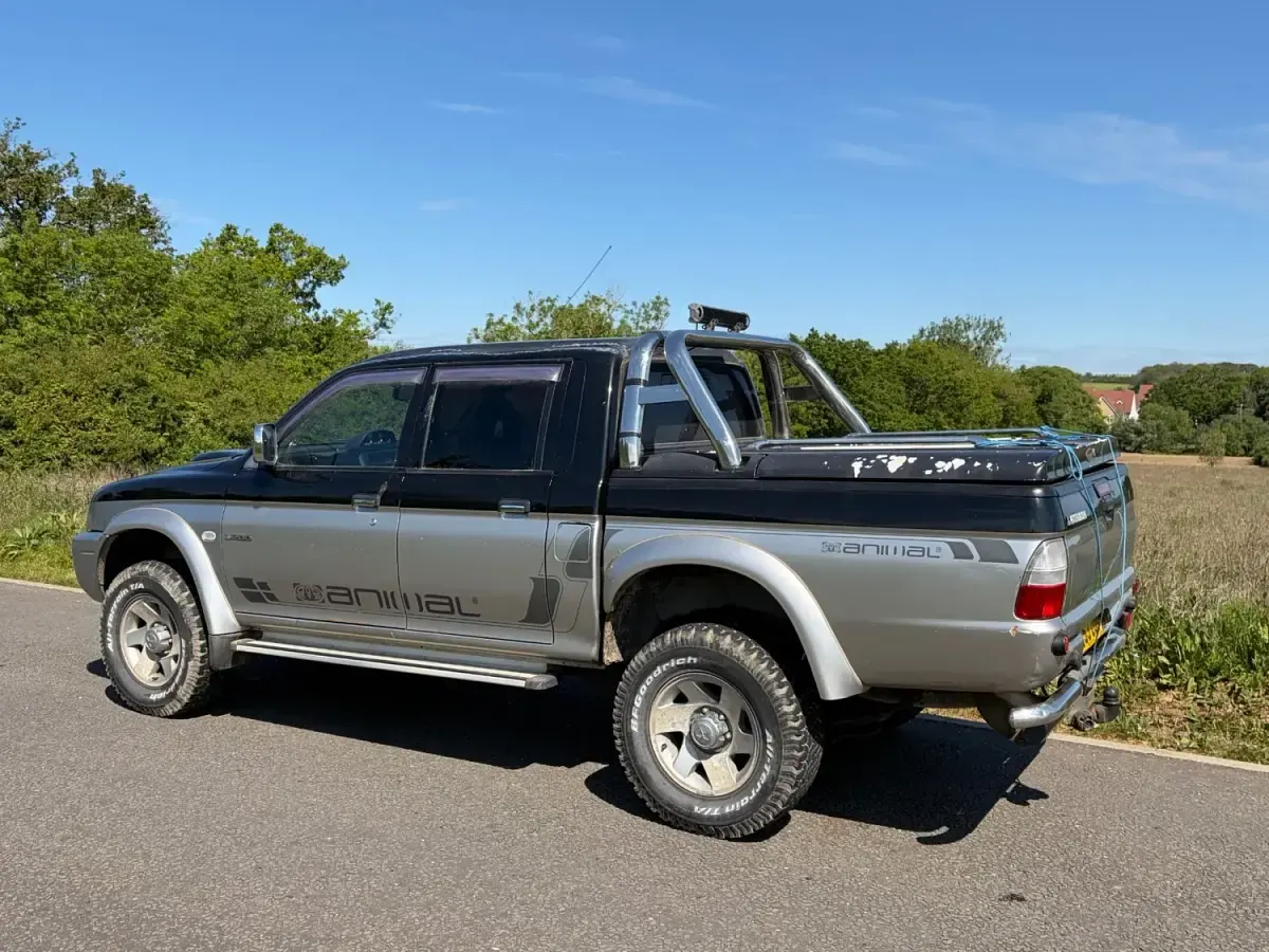 Second-hand Mitsubishi L200 113 CP (83 kW) 2004 Negru Pickup